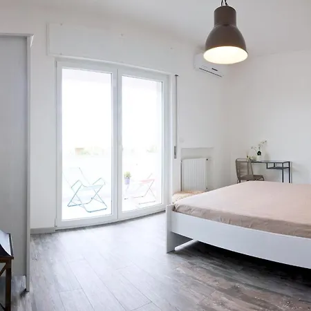 לינה וארוחת בוקר Vento Di Mare 3*